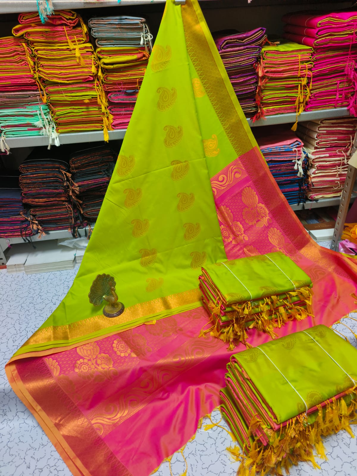 Kanjivaram Tissue Border Soft Silk Sarees (Lime Green and Pink)