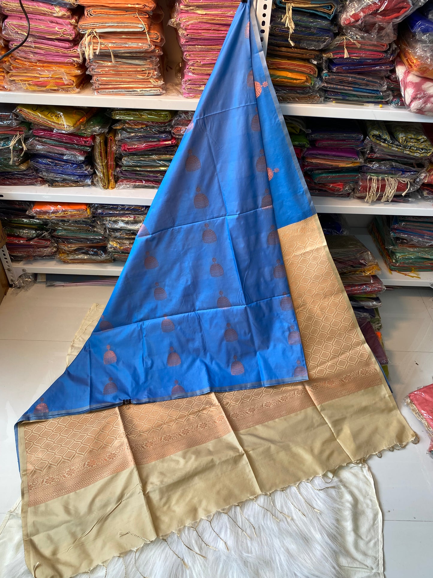 Kanjivaram Tissue Border Soft Silk Sarees (Sea Blue & Cream)