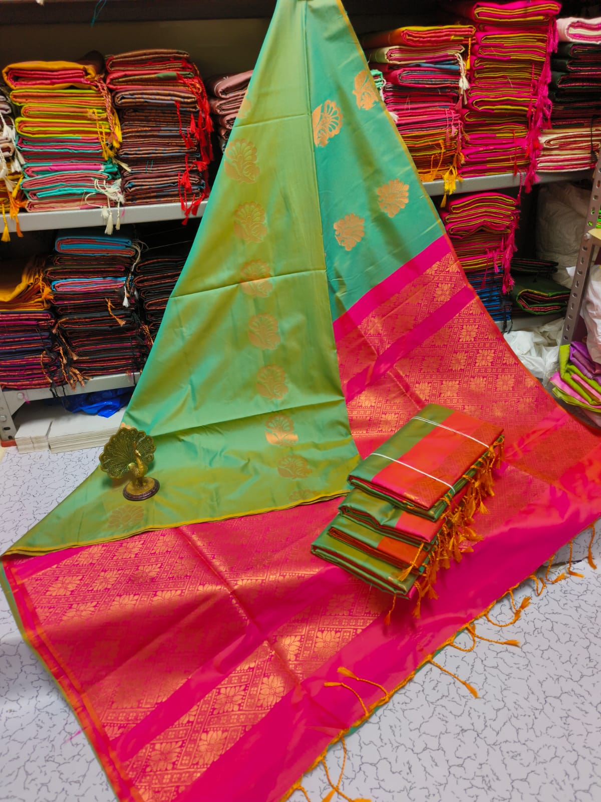 Kanjivaram Tissue Border Soft Silk Sarees (Soft Green and Pink)