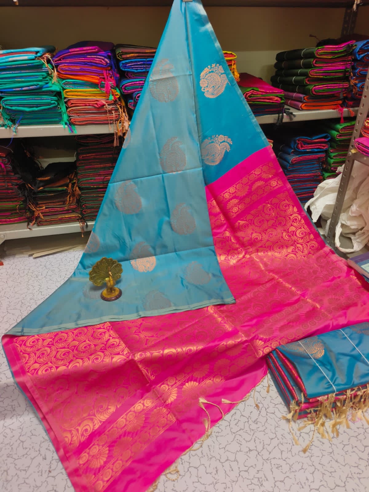 Kanjivaram Tissue Border Soft Silk Saree (Teal and Pink Colour)