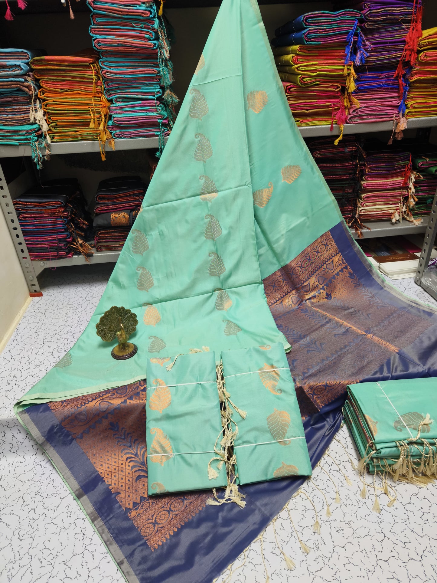 Kanjivaram Tissue Border Soft Silk Saree (Sea Green and Light Vilot)