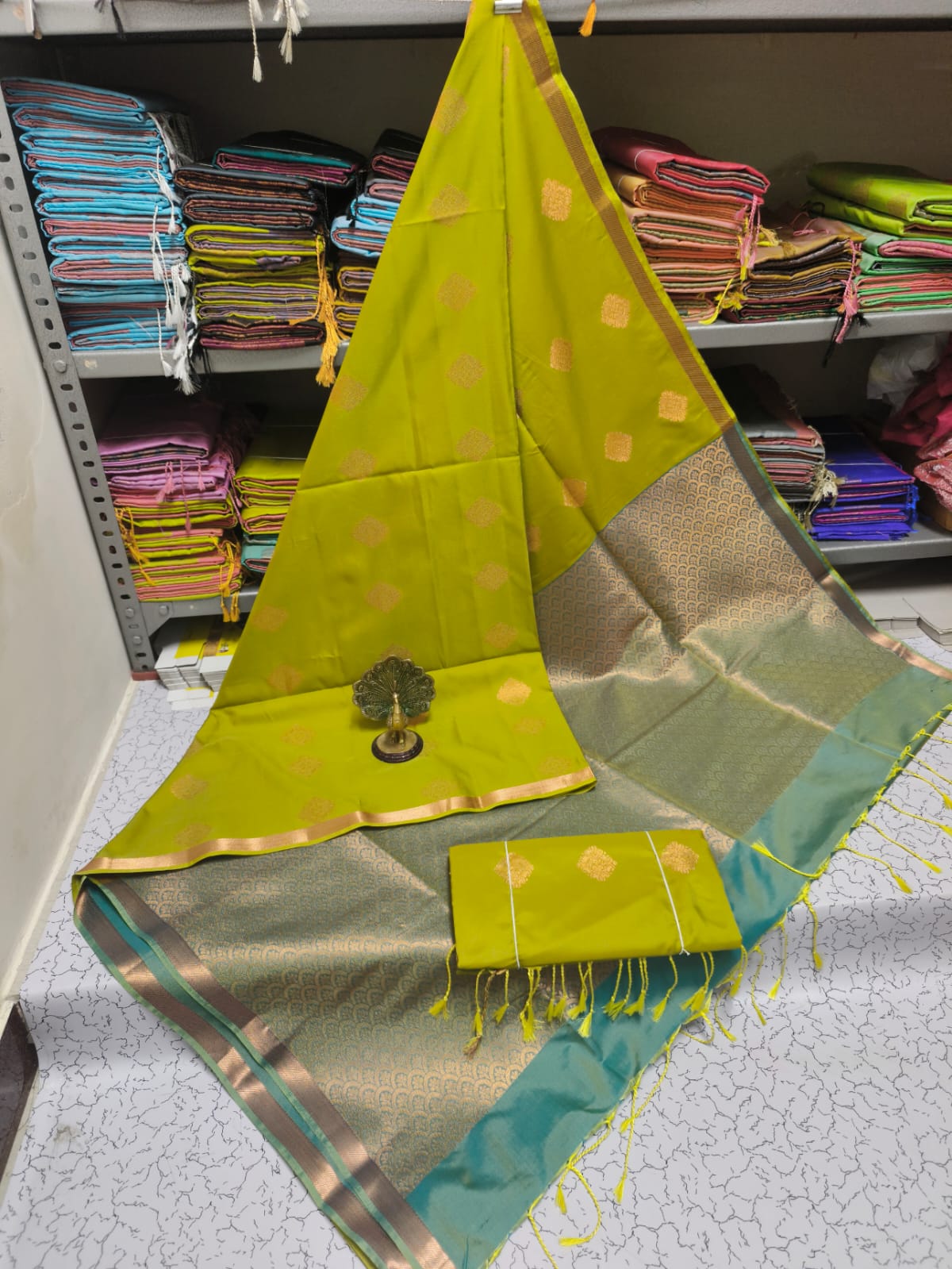 Kanjivaram Tissue Border Soft Silk Sarees (Soft Mehandi Green with Green Pallu)