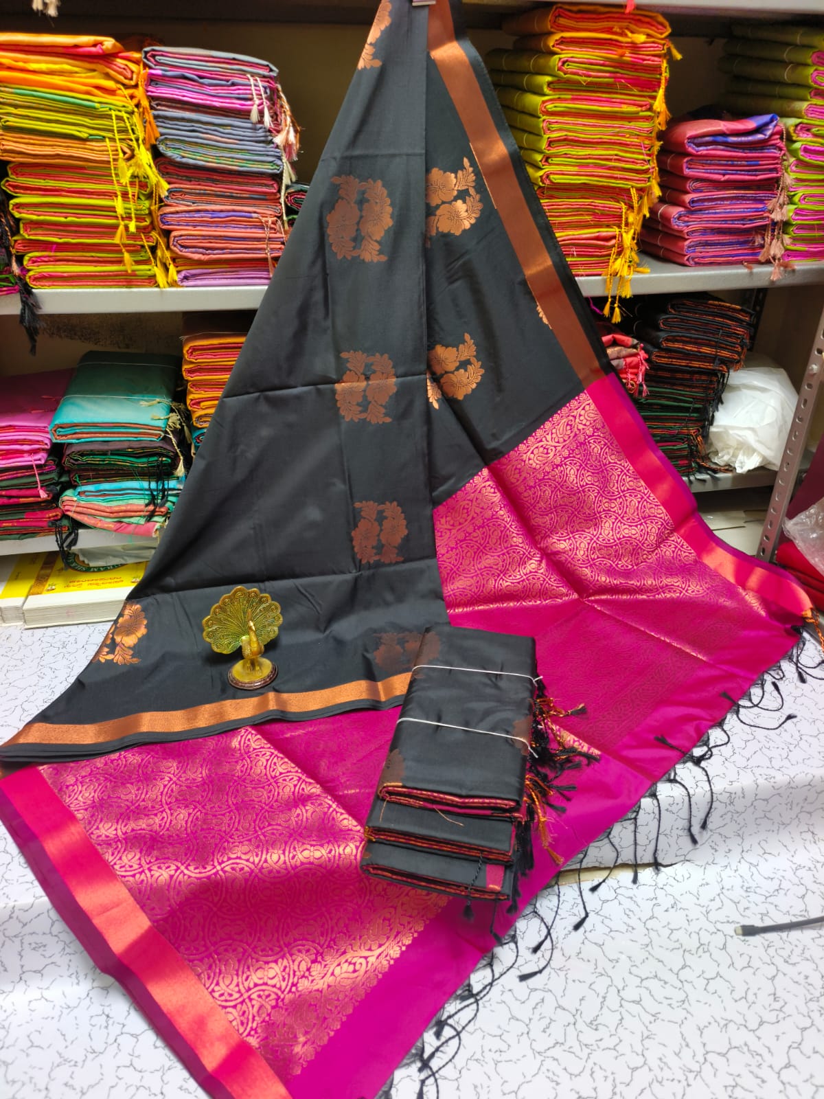 Kanjivaram Tissue Border Soft Silk Sarees (Black with Pink)