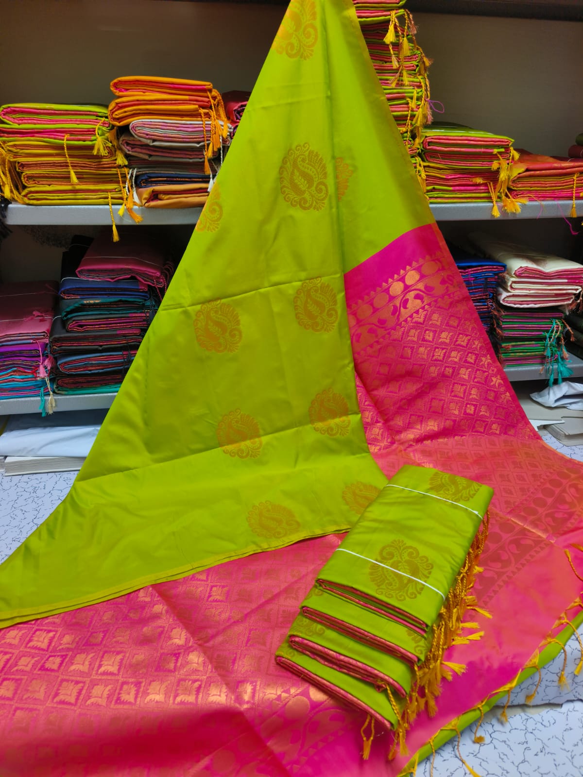 Kanjivaram Tissue Border Soft Silk Sarees (Green and Pink)