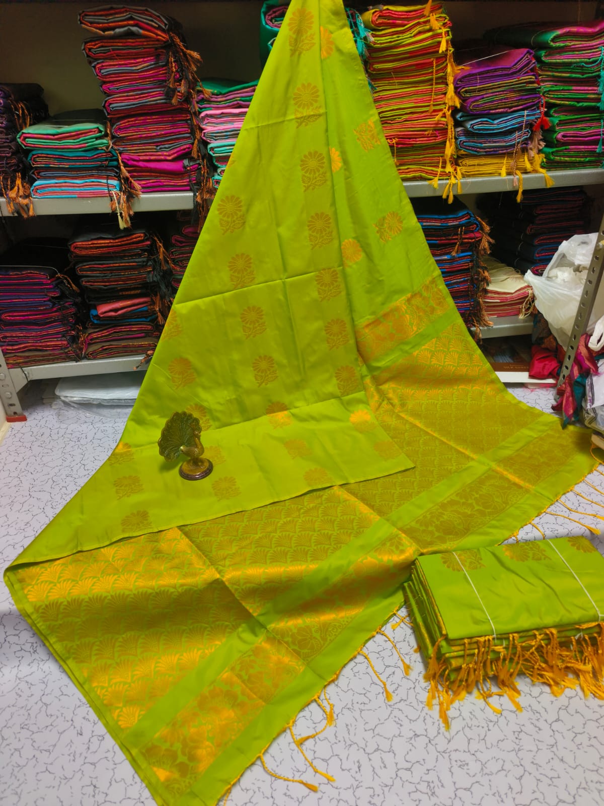 Kanjivaram Tissue Border Soft Silk Sarees (Lime Green)