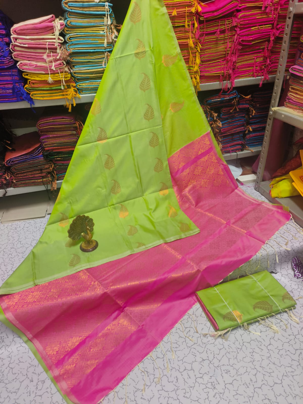 Kanjivaram Tissue Border Soft Silk Sarees (Lime Greem and Pink)