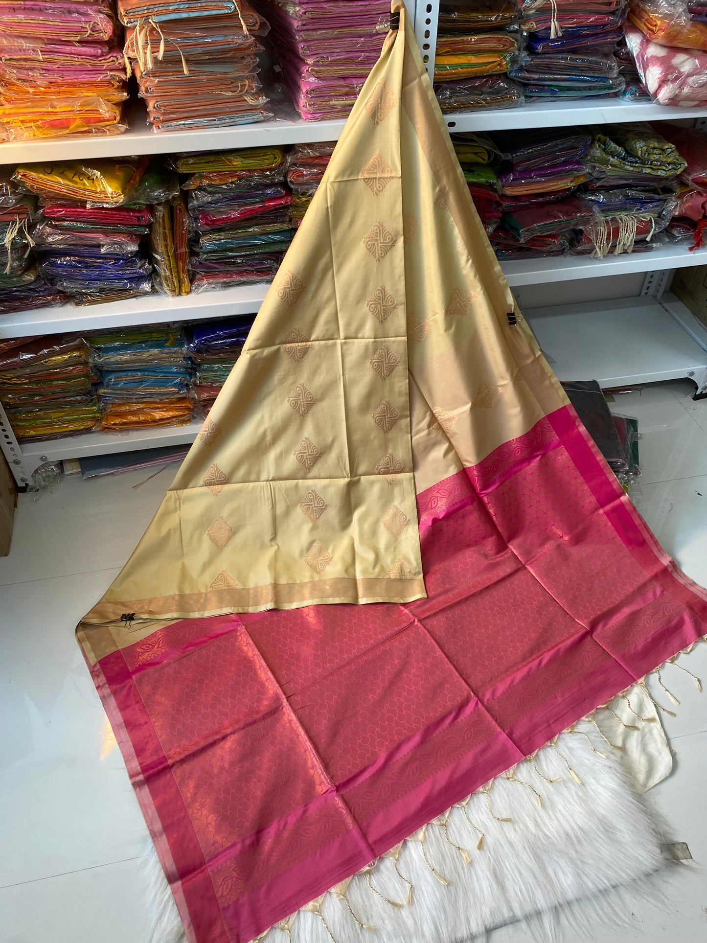 Kanjivaram Tissue Border Soft Silk Sarees (Cream & Pink)