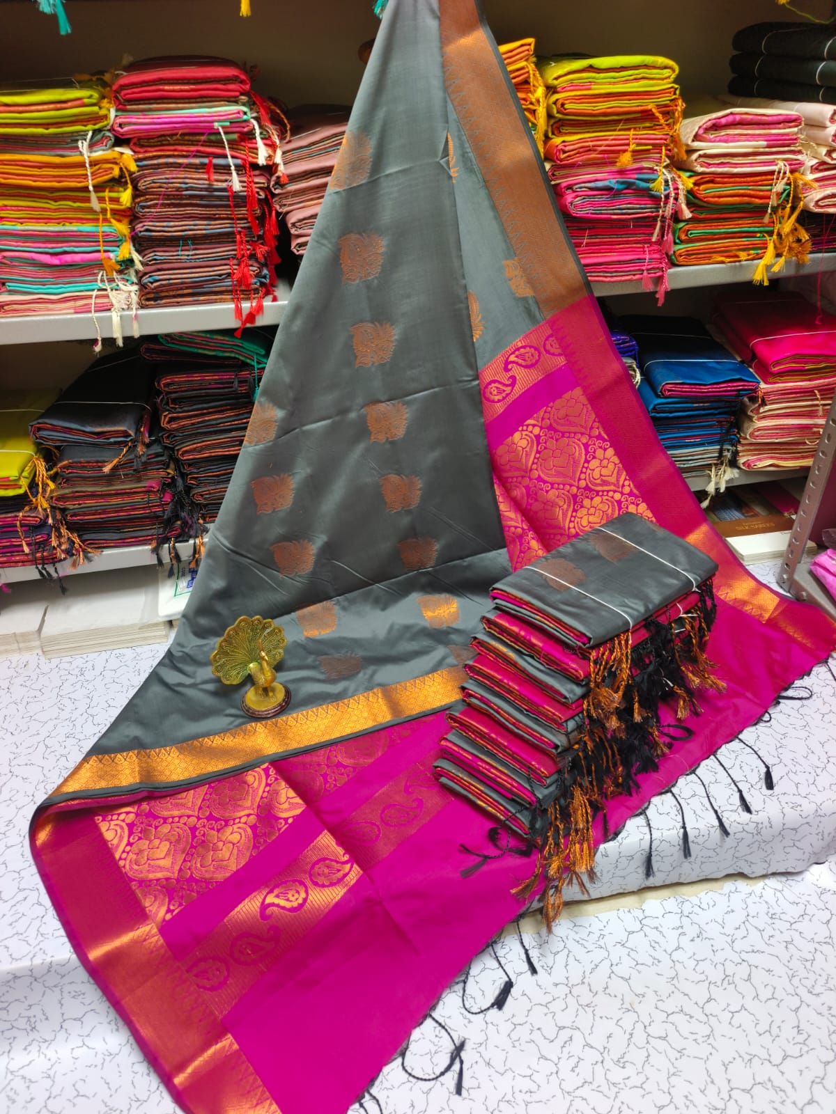 Kanjivaram Tissue Border Soft Silk Sarees (Grey and Pink)