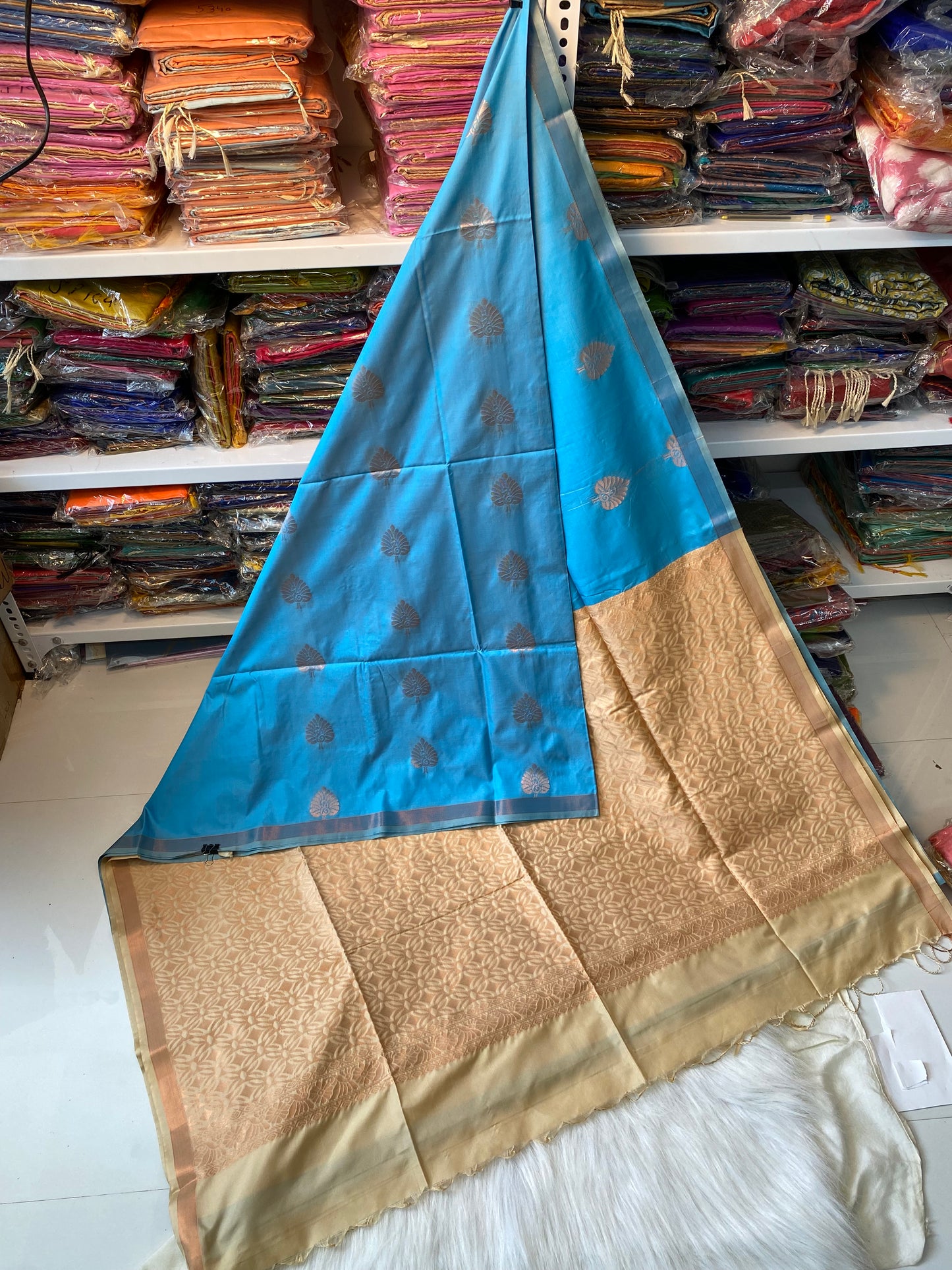 Kanjivaram Tissue Border Soft Silk Sarees (Sea Blue & Cream)