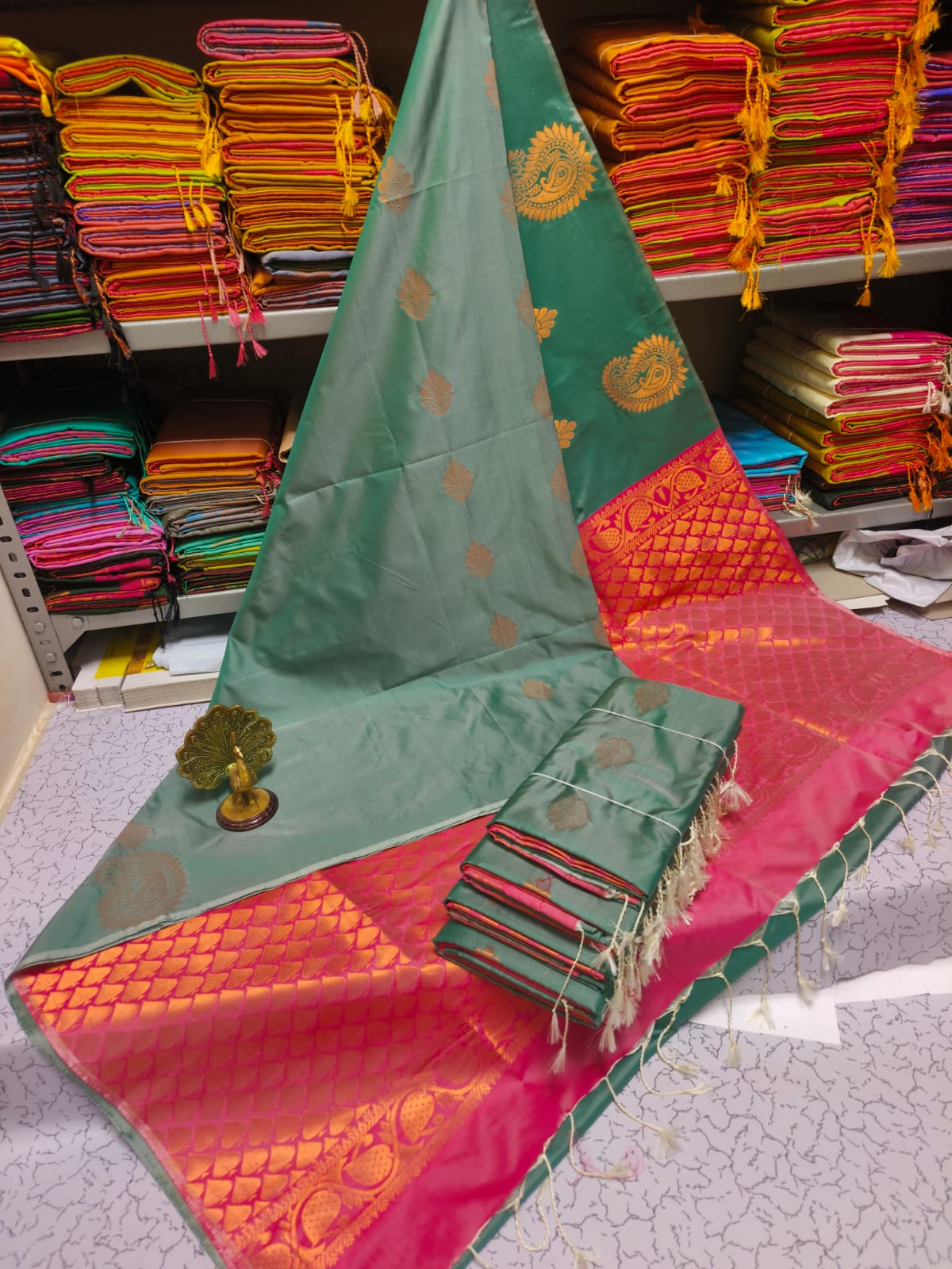 Kanjivaram Tissue Border Soft Silk Sarees (Dear Green with Red)
