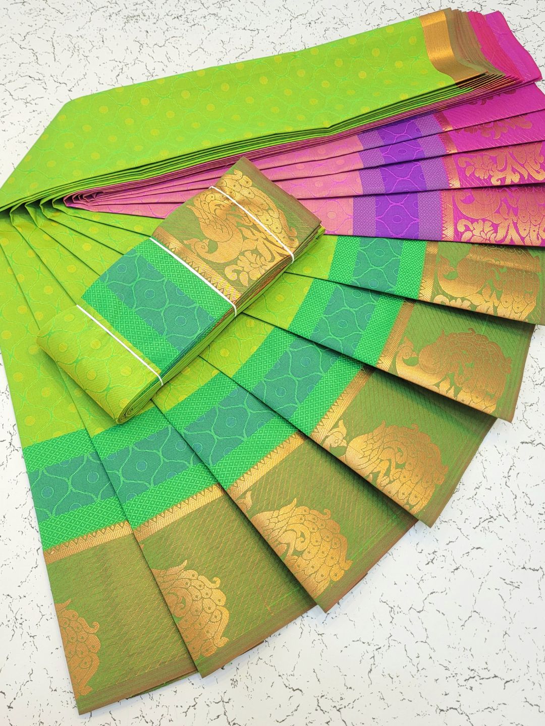 3D embossed silk sarees with contrast pallu (Green and Pink)