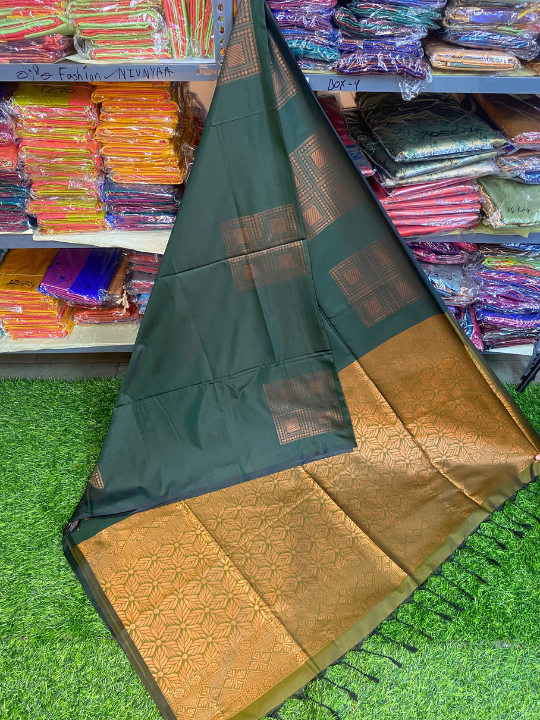 Kanjivaram Tissue Border Soft Silk Saree (Green & Mehndi Green)